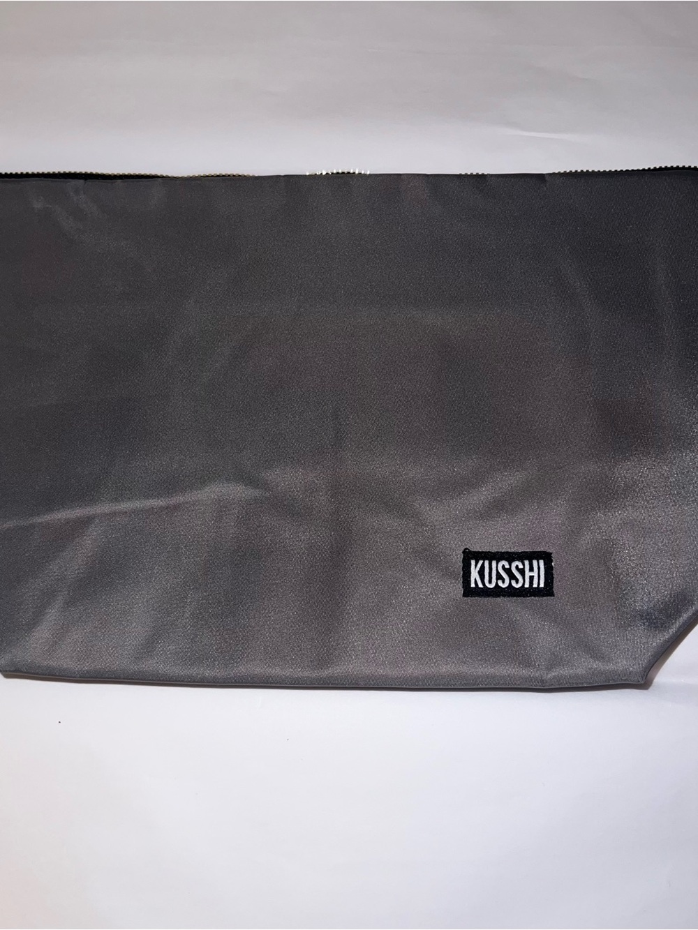 SUNDAY SALE Kusshi woman's  Gray make up  Pouch NWOT $20